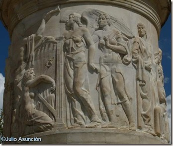 Figuras del pedestal del Monumento a Gayarre - Pamplona