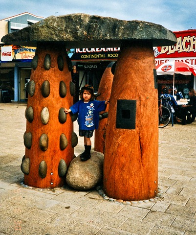 ‘Dialogue’ © Hew Chee Fong + L.M.Noonan 1997 ‘Dialogue’ © Hew Chee Fong + L.M.Noonan 1997