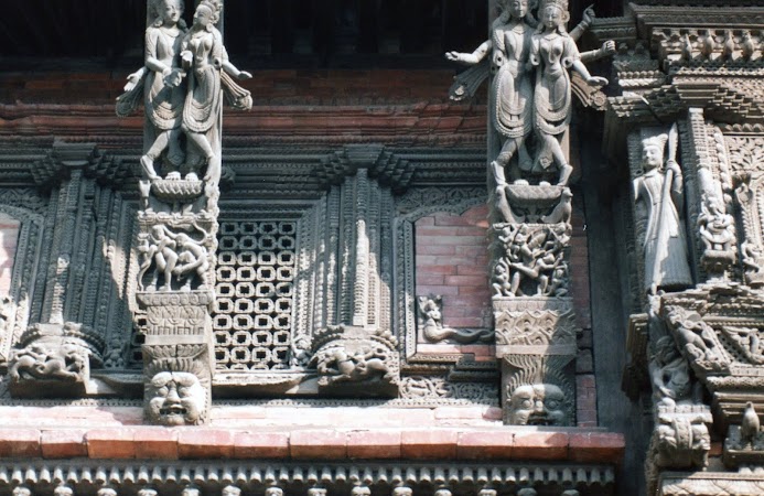 Imagini Nepal: stucaturi temple Kathmandu.jpg Imagini Nepal: stucaturi temple Kathmandu