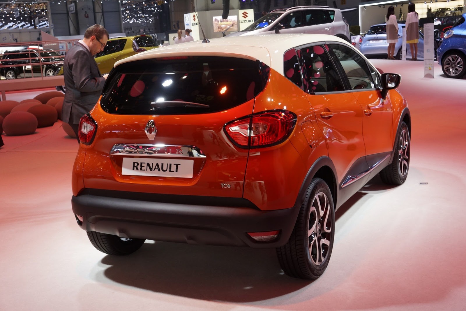 2014-Renault-Captur-16.jpg