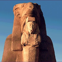 30.- Esfinge del templo de Karnak