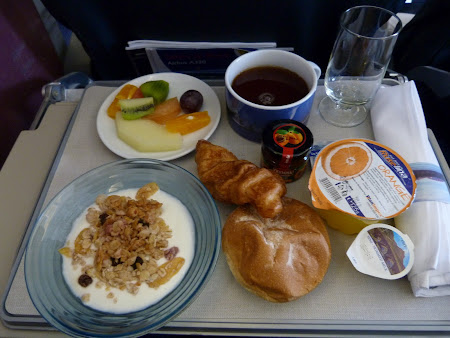 Zborul Bucuresti - Londra:  Micul dejun la business class