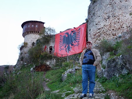 Obiective turistice Albania: Cetatea Petrella