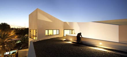 fachada-casa-mop-agi-architects fachada-casa-mop-agi-architects