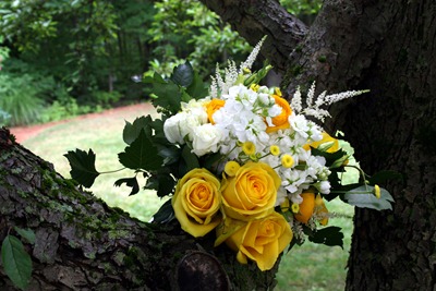 white and yellow bouquet