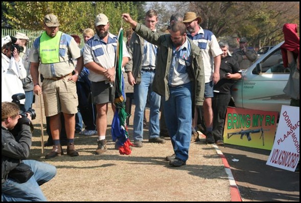 Afrikaners 9DEMO SOUTH AFRICAN FLAG BURNING MAY312012 DELMAS COURT FARM MURDER PROTEST