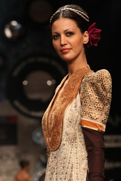 JJ Valaya's collection at Day 1 - LFW Winter Festive 2011 (3)