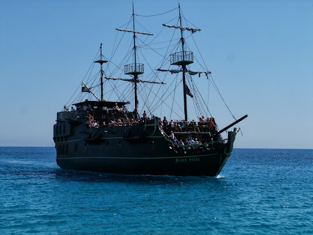 La mare in Cipru: Black Pearl, barca piratilor