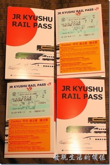 【JR PASS護照】內有各種語言的使用說明書，包含中文說明。