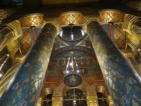 09. Interior manastirea Curtea de Arges.JPG