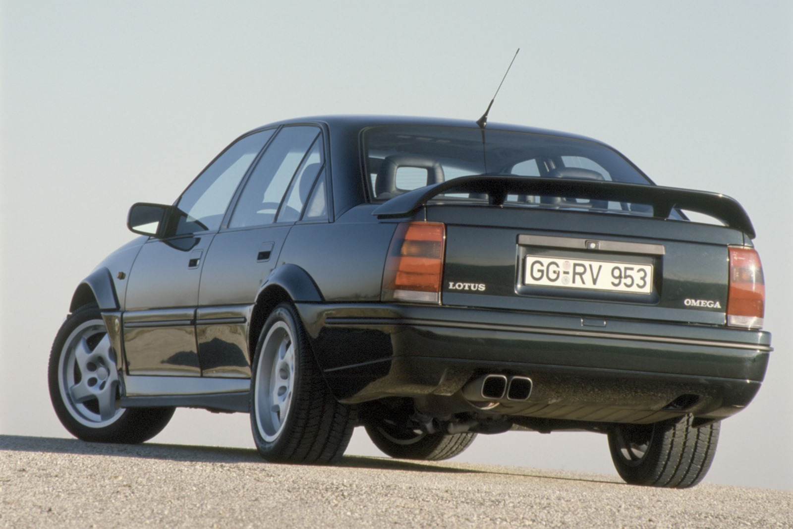 [22-Opel-Lotus-Omega-34535%255B7%255D.jpg]