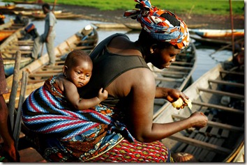 travel-picture-Africa-Benin-mother-child-phitar
