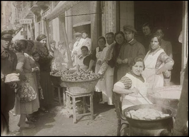 Buñolera en la calle Ruzafa 1925
