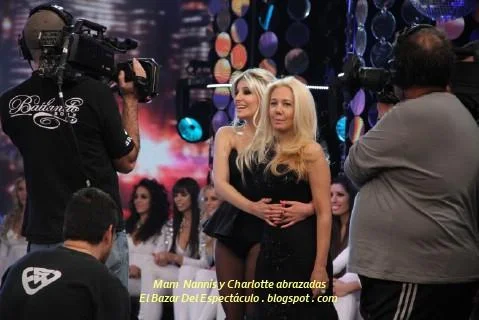 ¡Nannis y Charlotte abrazadas.jpg