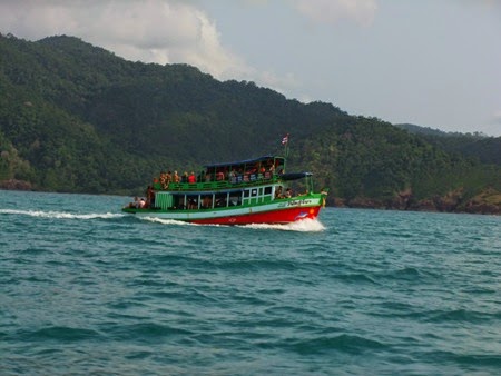 barco lento de Koh Chang a Koh Wai