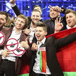 Qui tient le drapeau... (photo : eurovision.tv) TH00008.jpg
