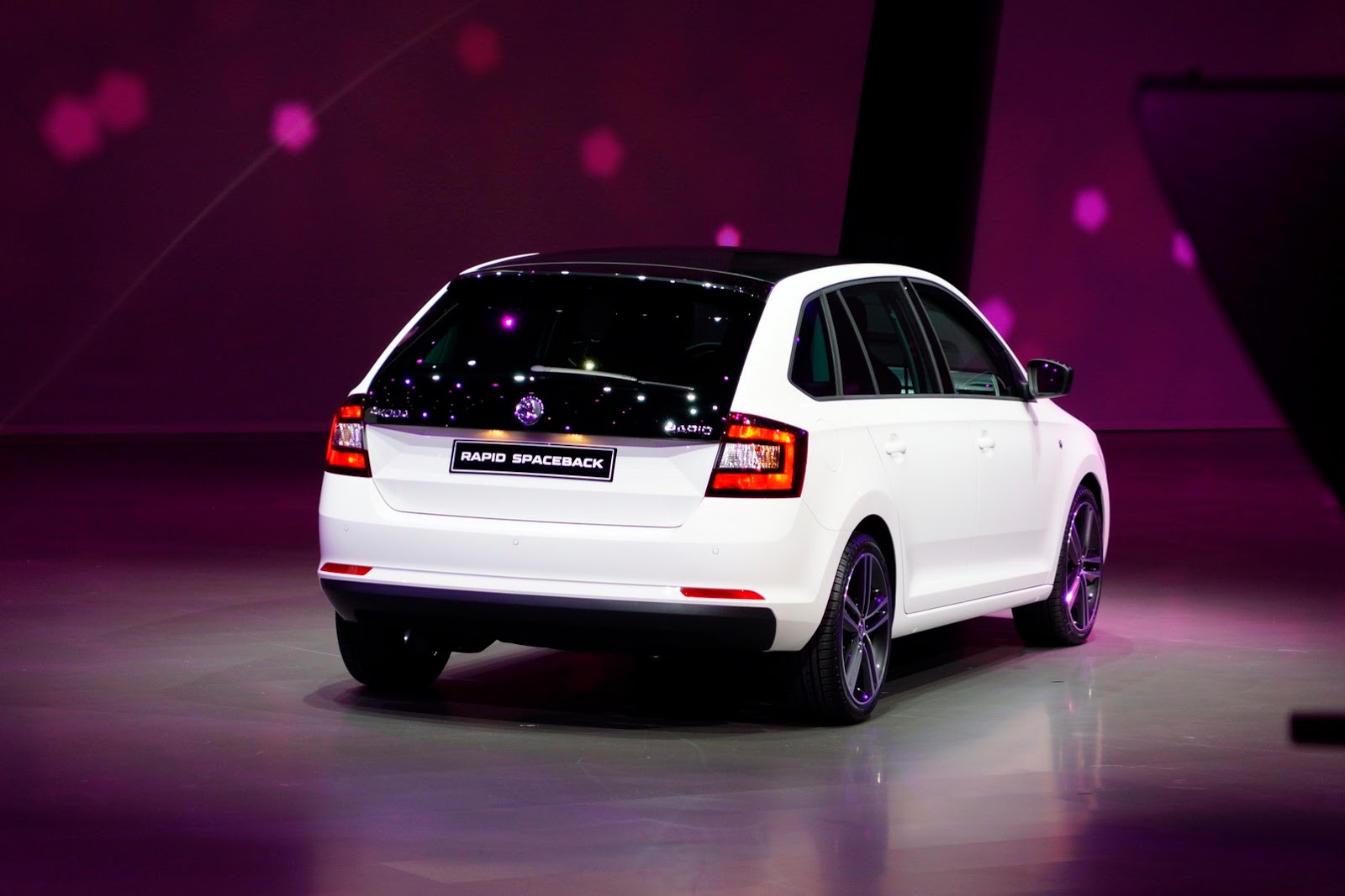 [2014-Skoda-Rapid-Sportback-27%255B2%255D.jpg]