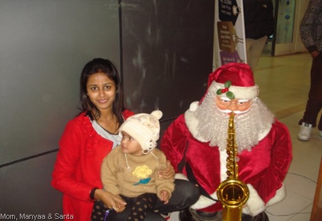 Mom, Manyaa & Santa