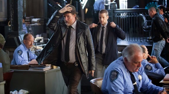GOTHAM: Detectives Harvey Bullock (Donal Logue, L) and James Gordon (Ben McKenzie, R) leave the GCPD princint in the "The Balloonman" episode of GOTHAM airing Monday, Oct. 6 (8:00-9:00 PM ET/PT) on FOX. ©2014 Fox Broadcasting Co. Cr: Jessica Miglio/FOX