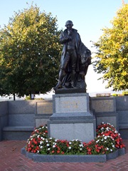 2008.09.26-020 statue de Pierre Simon