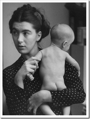 Ruth_Orkin_Mother_and_Baby_1949