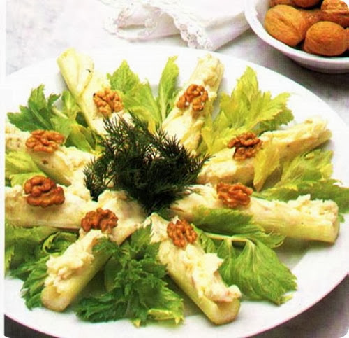 Barchette-di-sedano-al-gorgonzola-e-noci-1 Barchette-di-sedano-al-gorgonzola-e-noci-1