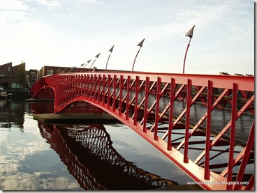Amsterdam. Puente rojo en Zeeburg - PB110682