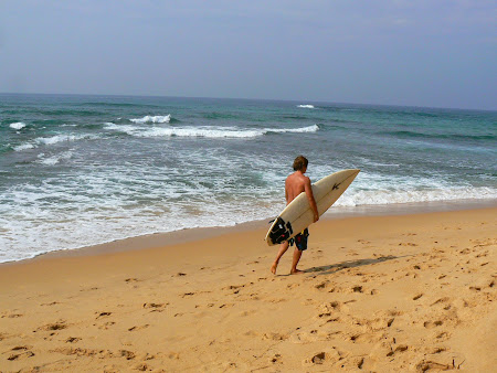 Plaje Sri Lanka: surferi la Hikkaduwa