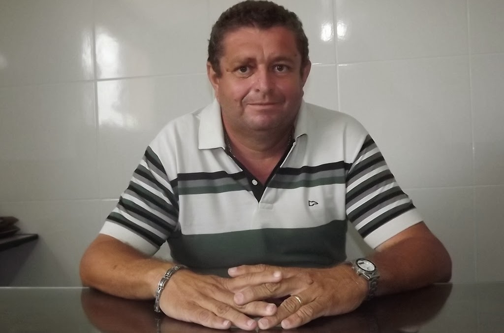 [ANT%25C3%2594NIO%2520CARLOS%2520TEM%2520SE%2520PREOCUPADO%2520COM%2520OS%2520MAIS%2520CARENTES%255B4%255D.jpg]