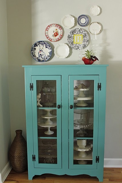 [turquoise%2520cabinet%2520and%2520plate%2520wall%2520from%2520old%2520new%2520borrowed%2520bleu%255B5%255D.jpg]