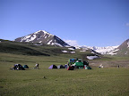 Lépidoptéristes de l'ALF sur l'Alabel Pass (3184 m) dans le Talas Alatau. Kyrgyzistan, 27 juin 2006. Photo : Jean Michel