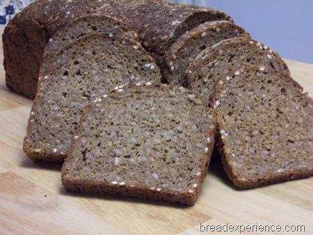 [vollkornbrot-with-flaxseeds%2520029.jpg]