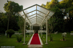 Fotos de Aline + Rodrigo. Foto numero 0002 do Studio Caldas, do Rio de Janeiro, RJ. Lincoln Caldas e equipe fazem fotos de casamento (fotografias de casamentos), fotos de making-of (making of de noiva), fotos em estudio (ensaios fotograficos), fotos de casal (ensaios fotograficos de e-session), fotos de familia, videos de casamento (filmagem de casamentos), videos de making-of e clipes de casamento. Fotojornalismo e videojornalismo no Rio de Janeiro, RJ. Casa de Festas Freguesia Aline e Rodrigo Casamento fotos casamento rio janeiro fotografias casal rj foto eventos familia noiva bolos fotografia casamentos buque penteados madrinha fotografos