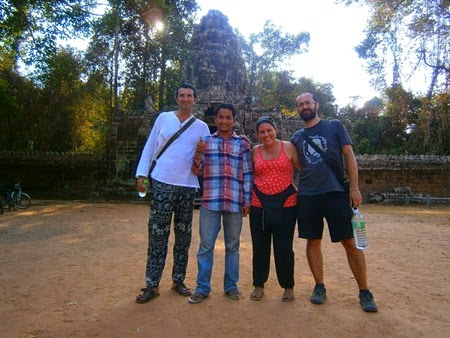 Francisco, Tim, Juliana y yo en Banteay Kdei, Angkor