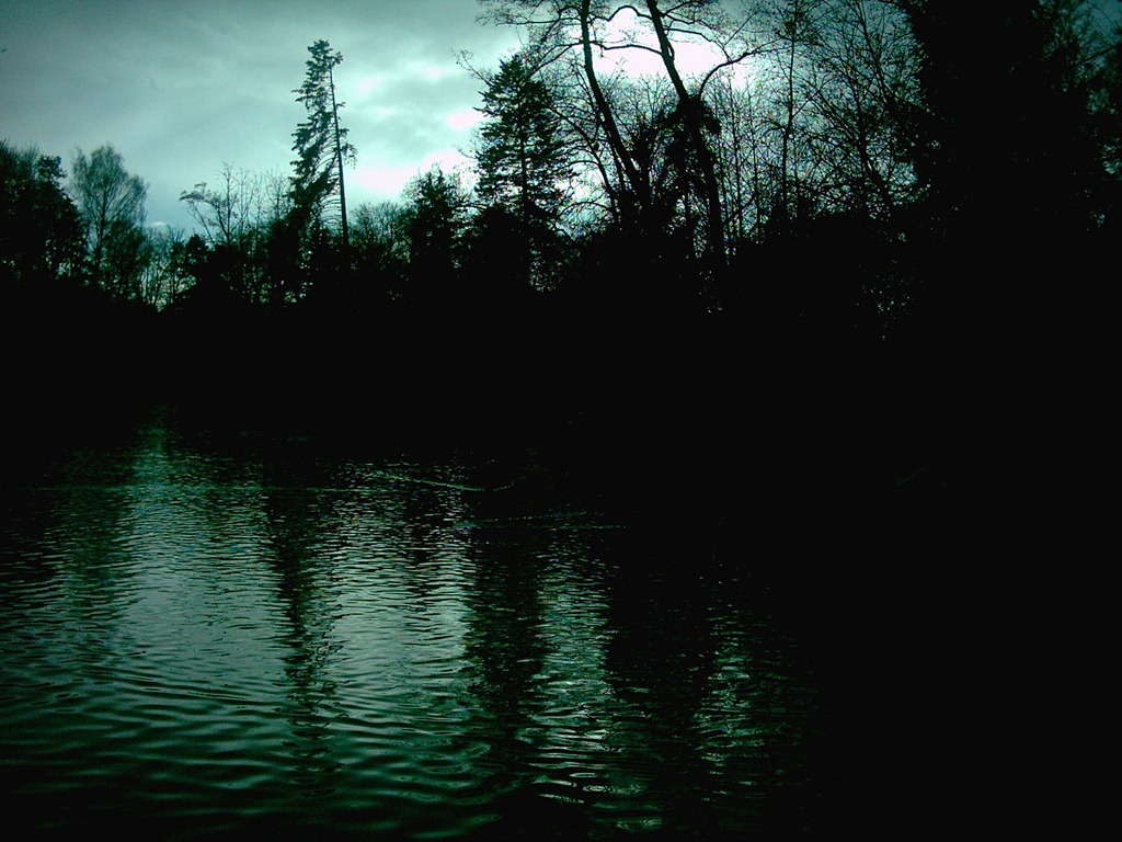 [Dark-Lake4.jpg]