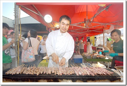 081608 - Richmond, BC
Chung Chow photo
Richmond Summer Night Market
Each weekend throughout the summer 300 vendors selling a wide assortment of products and food items.  The largest venues of its kind attract some 14,000 people.
James Chu cooking up satays for the masses.