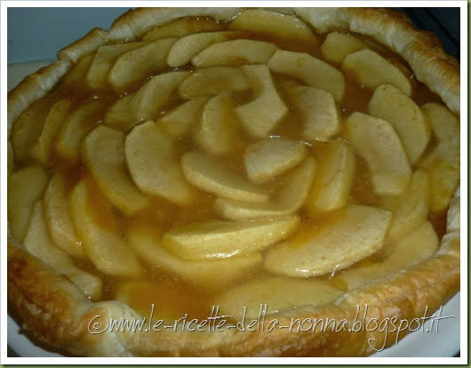 Torta sfogliata di mele con marmellata di pesche (12)