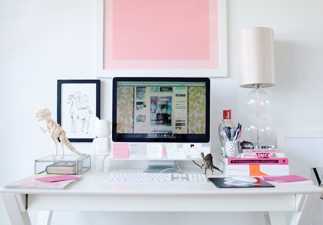 [modern-chic-white-pink-home-office-desk-computer%255B3%255D.jpg]