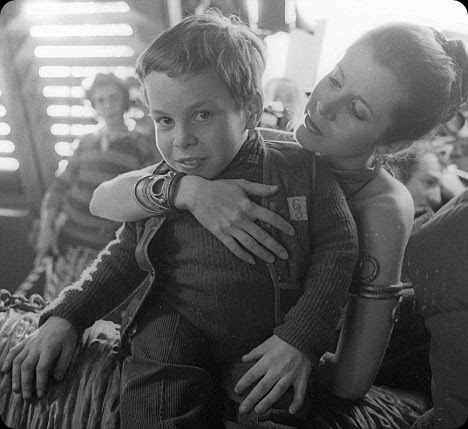 Carrie Fisher and Warwick Davis (Ewok Wicket) on the set of Return of the Jedi behind the scenes