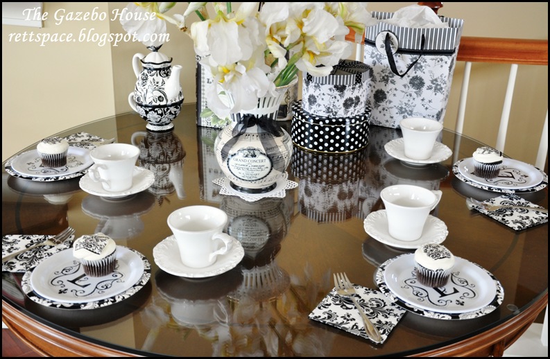 black & white damask table 020
