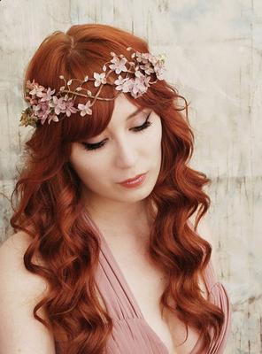 Pink flowers in red hair? An unusual choice, but hey, it works!