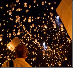 yi_peng_sky_lantern_festival_san_sai_thailand