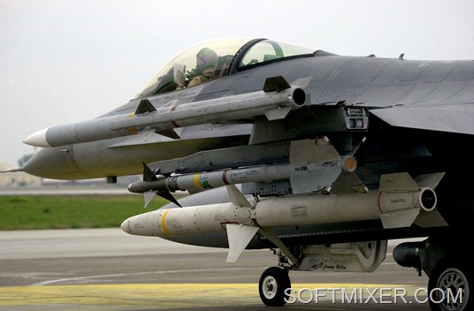 [AIM-9_AIM-120_and_AGM-88_on_F-16C%255B7%255D.jpg]