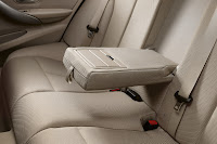New BMW 3 Series: Centre armrest in rear  (10/2011)