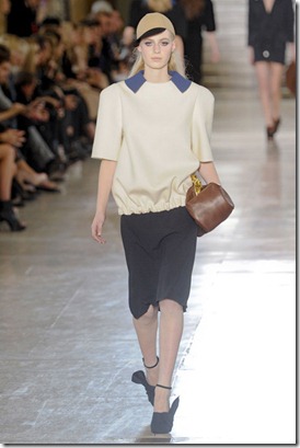 MIU-MIU-FALL-RTW-2011-PODIUM-011_runway