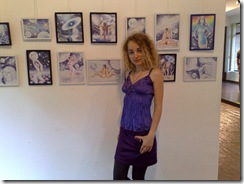 Pictorita Corina Chirila cu cele 14 desene in pix expuse la salonul de grafica organizat de asociatia artistilor plastici in Herastrau