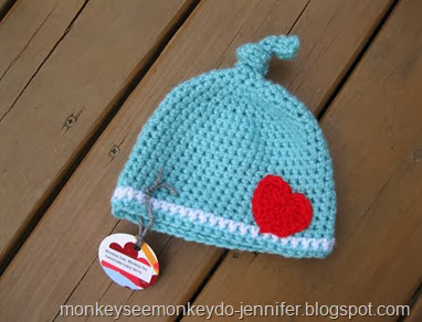 knot hat with heart (1)