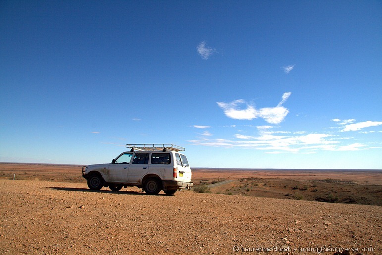 Geländewagen im Outback, Australien