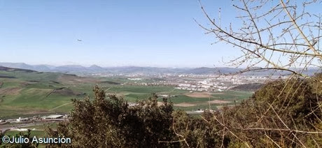 Vista de Pamplona desde la cueva de Alaiz