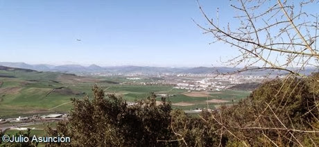 Vista de Pamplona desde la cueva de Alaiz Vista de Pamplona desde la cueva de Alaiz